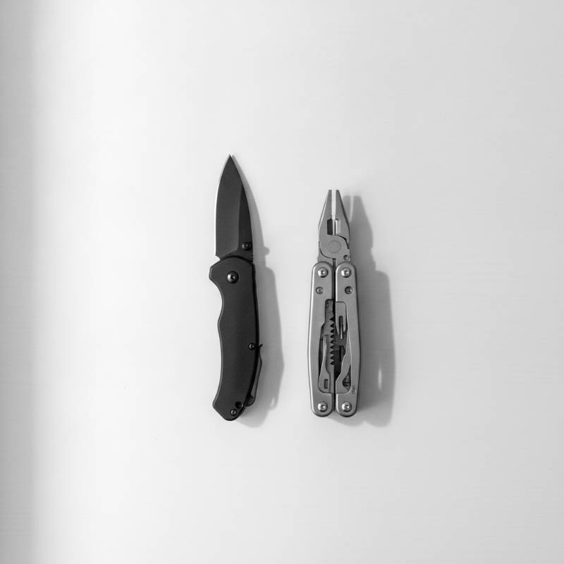 A simple visual graphic layout showing pros and cons of utility pocket tools.