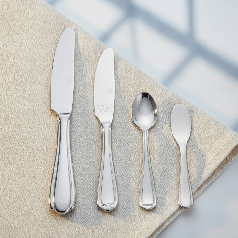 A collection of different table knives including dinner, fish, dessert, and butter knives